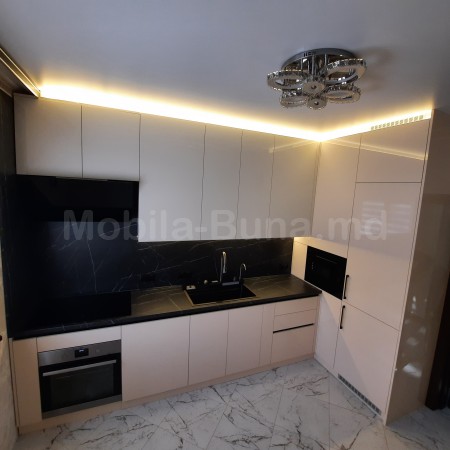 Современная угловая кухня 